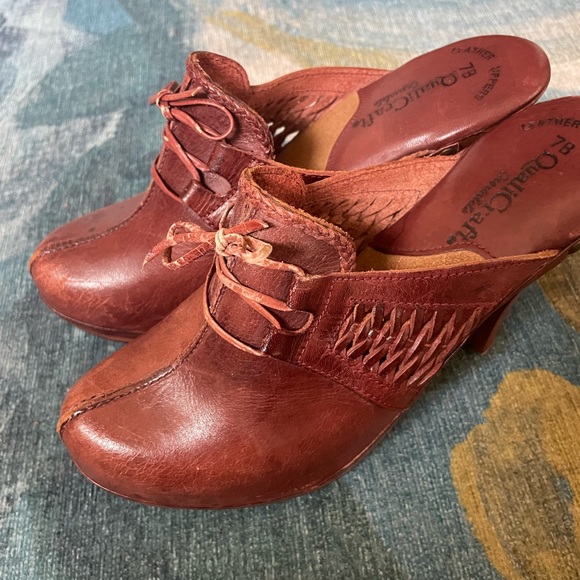 QualiCraft Shoes Vintage 97s Qualicraft Leather And Wood Heels